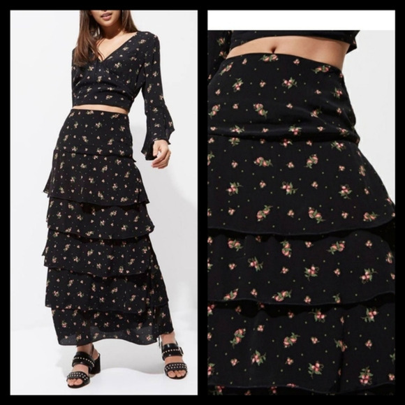 River Island tiered floral maxi skirt‎ - Picture 1 of 2
